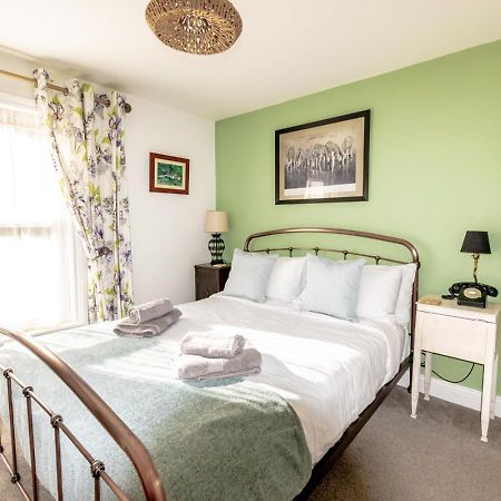 Stylish 2 Bedrooms Cosy & Bright Cottage, Pet Friendly, Sleeps 5, Titchfield Village - Summer Special Offer!! - By Blue Puffin Stays Buitenkant foto