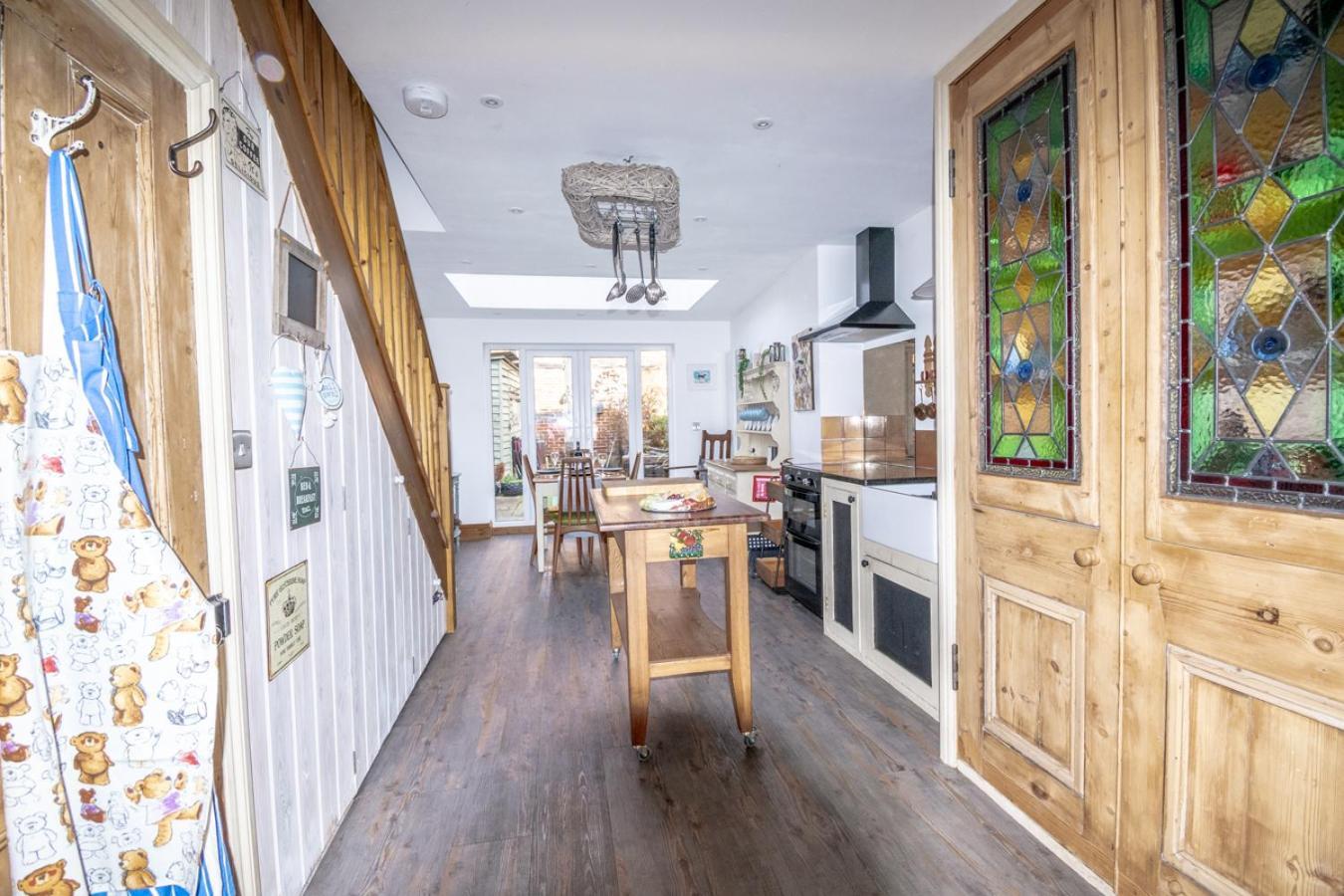 Stylish 2 Bedrooms Cosy & Bright Cottage, Pet Friendly, Sleeps 5, Titchfield Village - Summer Special Offer!! - By Blue Puffin Stays Buitenkant foto