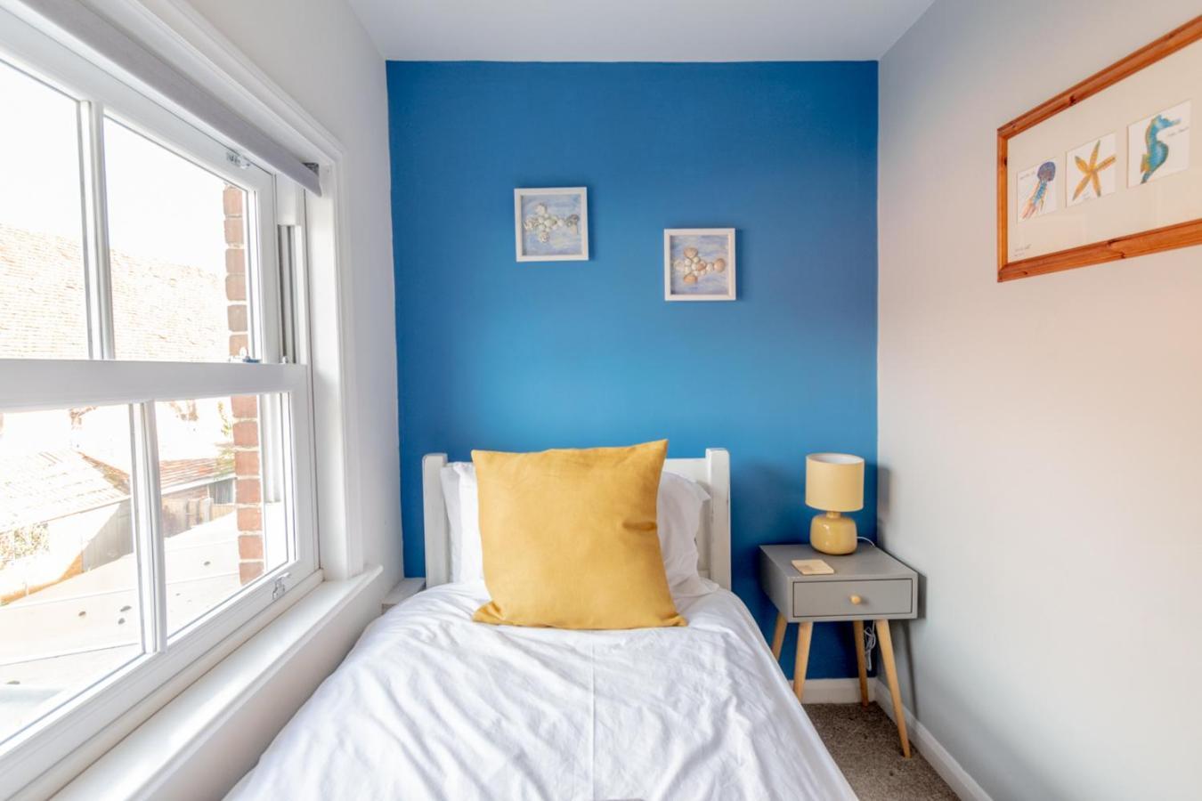 Stylish 2 Bedrooms Cosy & Bright Cottage, Pet Friendly, Sleeps 5, Titchfield Village - Summer Special Offer!! - By Blue Puffin Stays Buitenkant foto