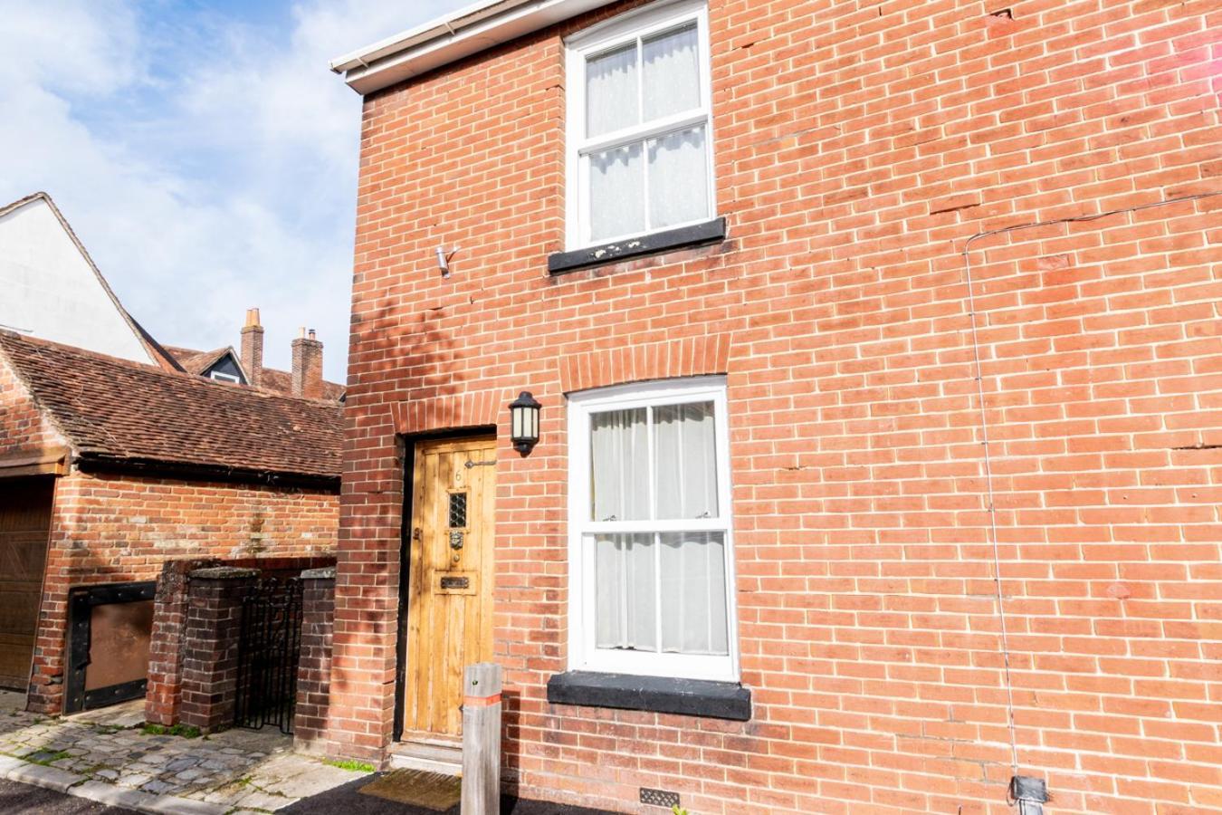 Stylish 2 Bedrooms Cosy & Bright Cottage, Pet Friendly, Sleeps 5, Titchfield Village - Summer Special Offer!! - By Blue Puffin Stays Buitenkant foto