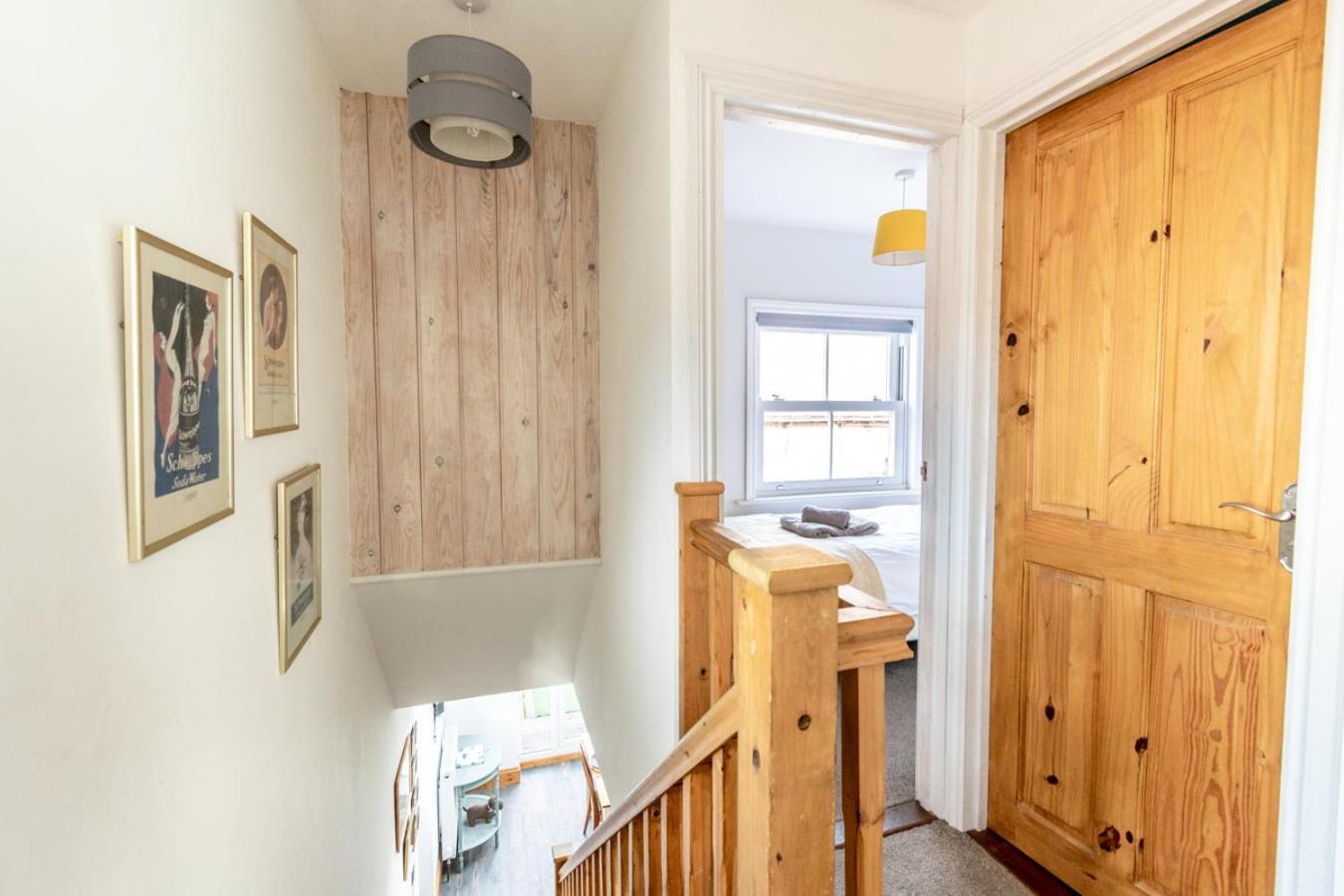 Stylish 2 Bedrooms Cosy & Bright Cottage, Pet Friendly, Sleeps 5, Titchfield Village - Summer Special Offer!! - By Blue Puffin Stays Buitenkant foto