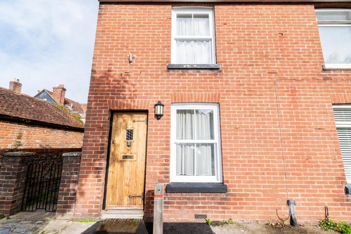 Stylish 2 Bedrooms Cosy & Bright Cottage, Pet Friendly, Sleeps 5, Titchfield Village - Summer Special Offer!! - By Blue Puffin Stays Buitenkant foto