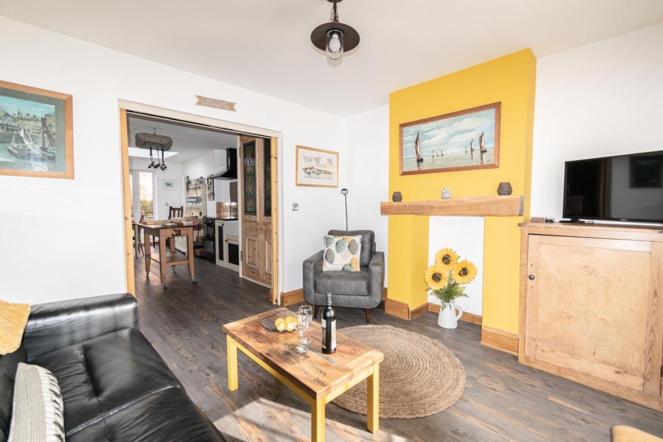 Stylish 2 Bedrooms Cosy & Bright Cottage, Pet Friendly, Sleeps 5, Titchfield Village - Summer Special Offer!! - By Blue Puffin Stays Buitenkant foto